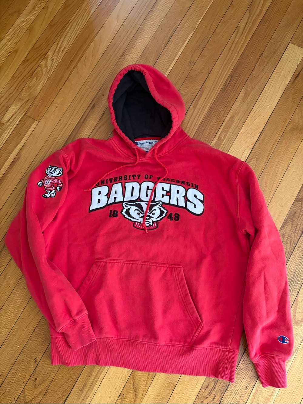 Retro Champion University of Wisconsin Badgers Red Logo Hoodie Men’s L. Thick